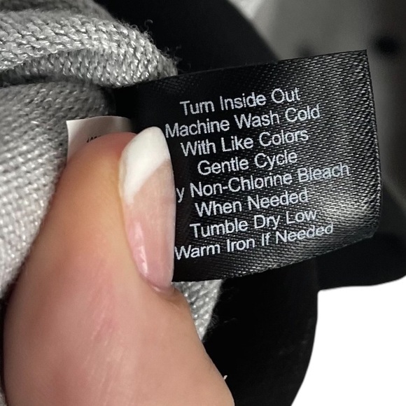 Lane Bryant Black and Gray Lightweight Polka Dot V Neck Sweater Size 14/16 - Picture 9 of 10